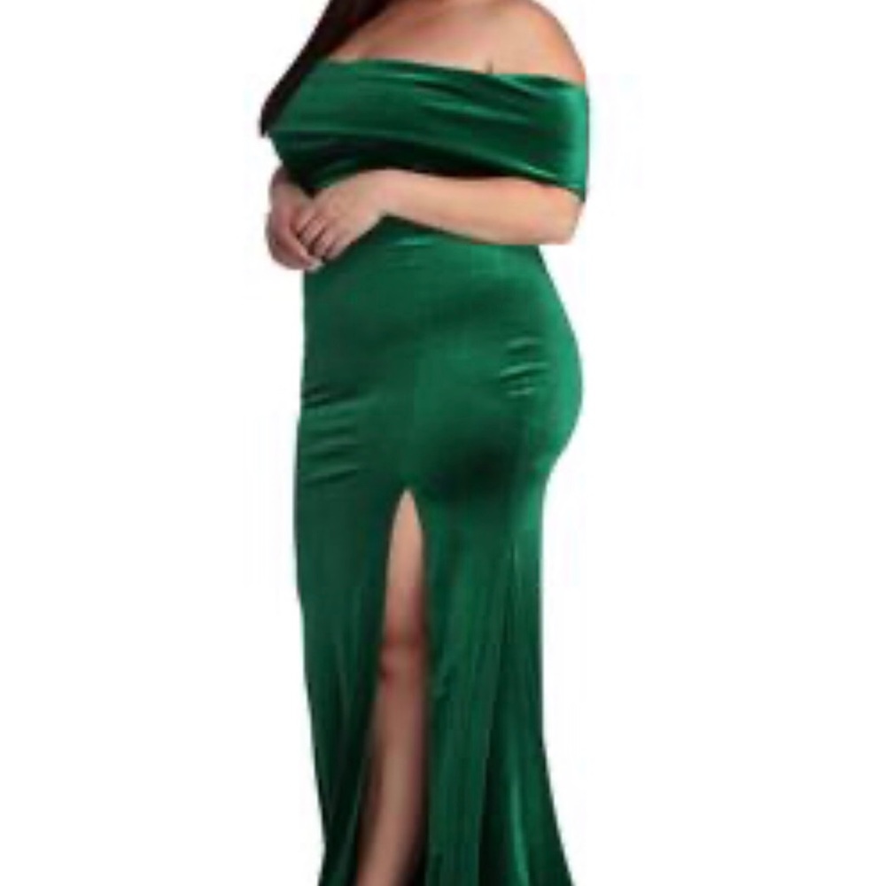 Formal dress in velvet green by Windsor